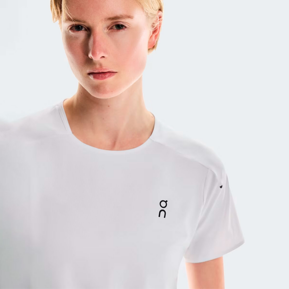PERFORMANCE-T WHITE | SILVER 