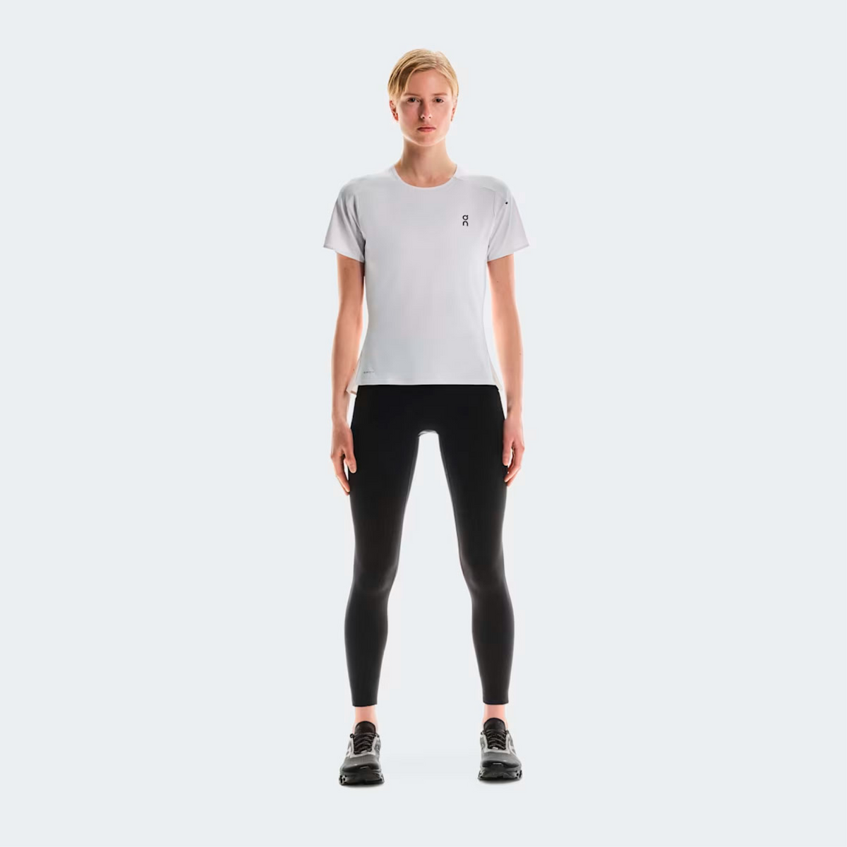 PERFORMANCE-T WHITE | SILVER 